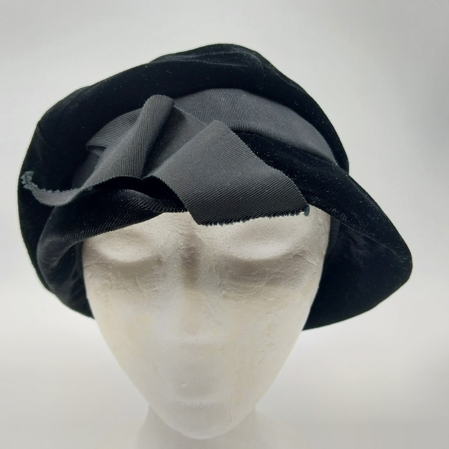 Black Deluxe Velour Cloche Hat Peachbloom w Grosgrain Ribbon Bow Band Polyester