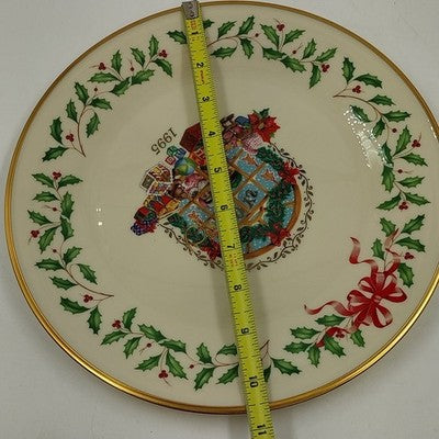 Lenox Annual Holiday Collector Christmas Plate 5th Series 1995 Toy Shop Window