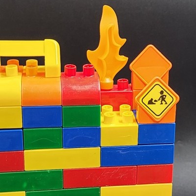 Lot of Mega Bloks 190 Building Blocks and 18 Pcs People Cars Equipment & Tools