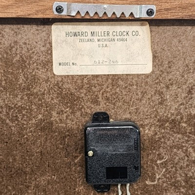Howard Miller Oak Wood Wall Clock 612-246 Classic Quartz 18" Works w Battery VTG