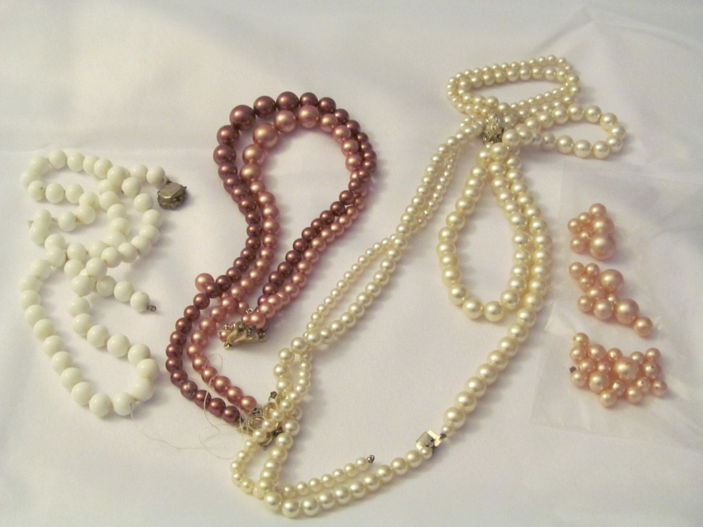 Lot of Vintage Necklaces to use for crafts or repair; Extra beads