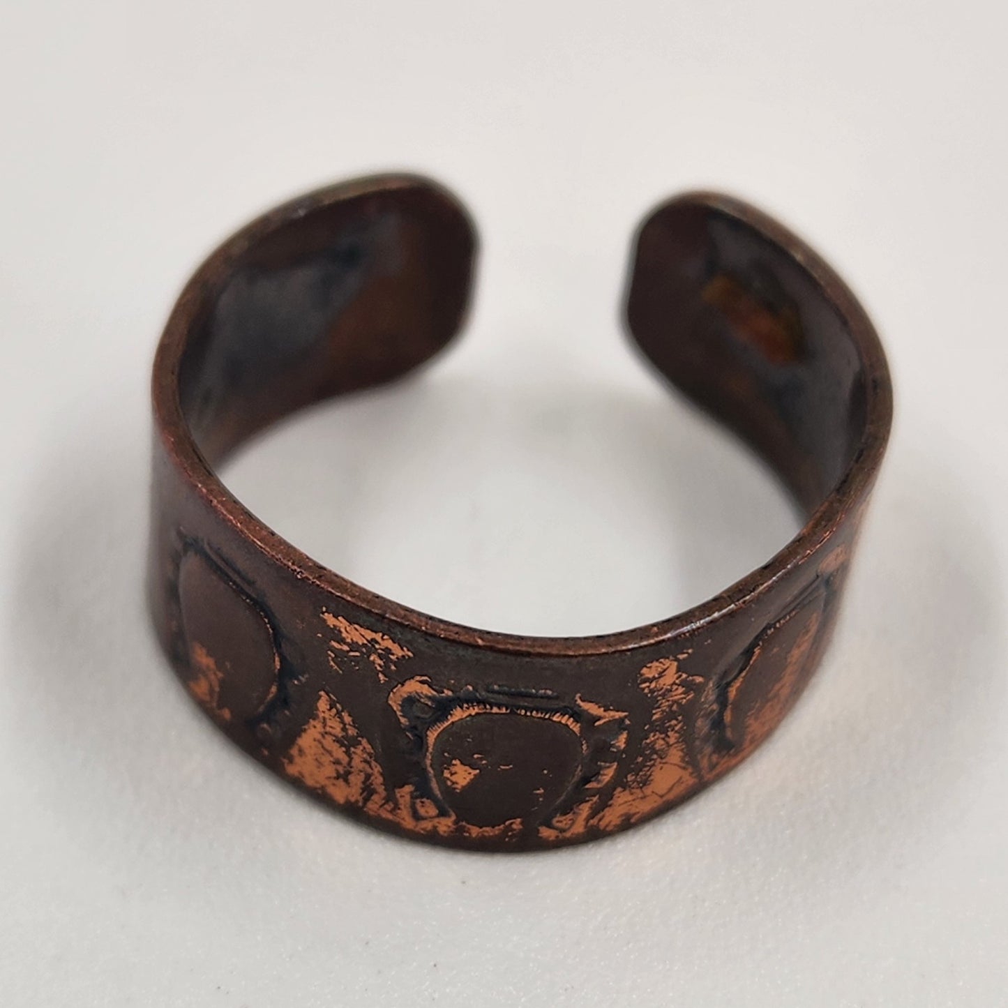 Rustic Copper Band Open Shank Ring with 5 Engraved Horseshoes for Luck