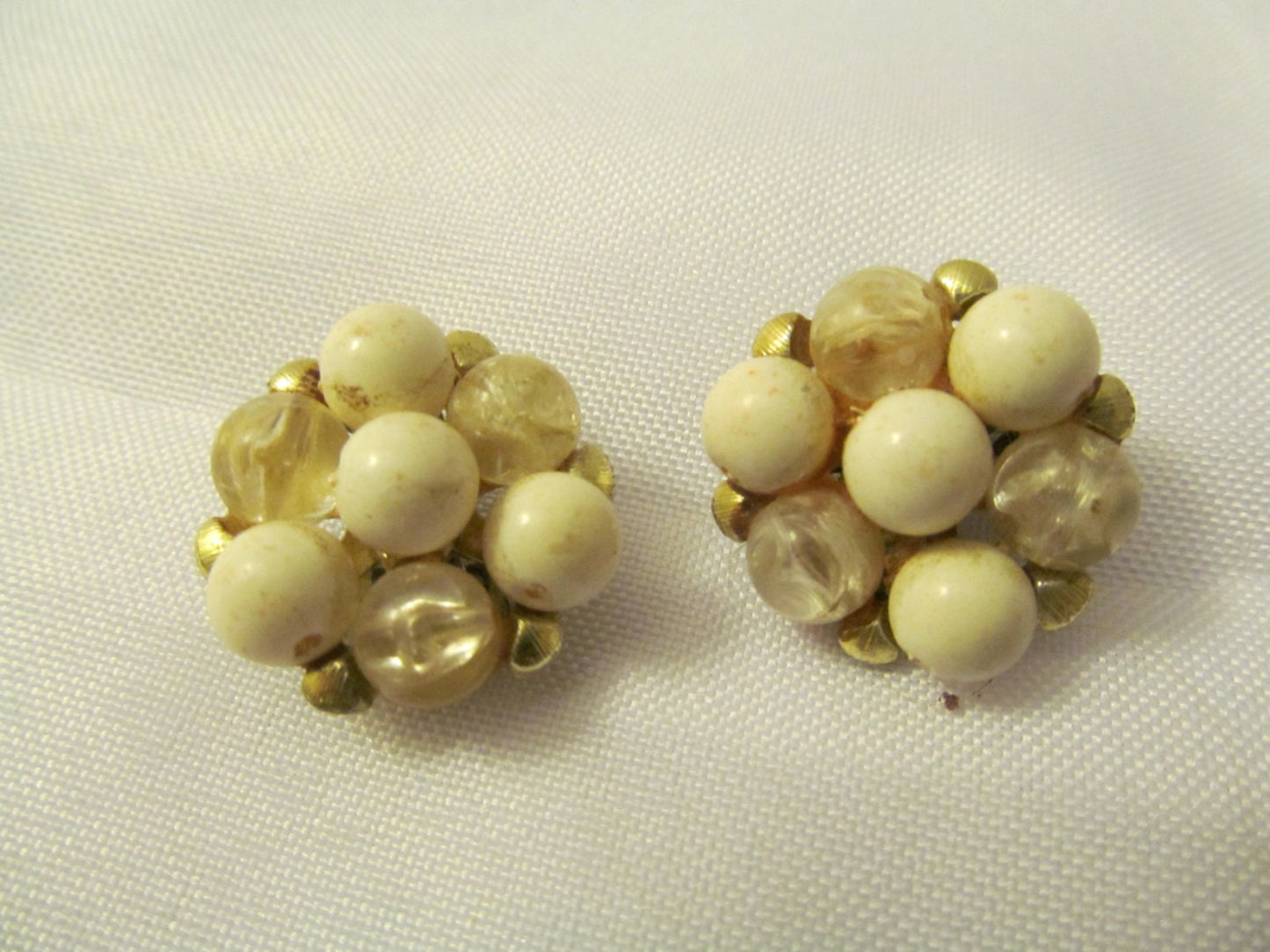 Vintage Pearl Look Bead Clip Style Earrings White & Clear