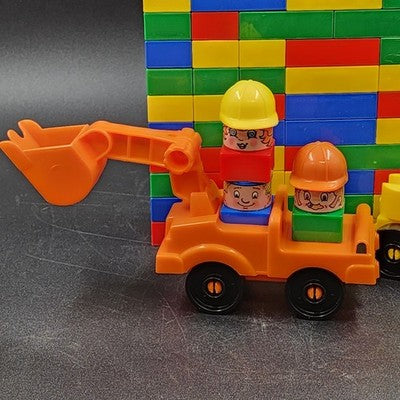 Lot of Mega Bloks 190 Building Blocks and 18 Pcs People Cars Equipment & Tools