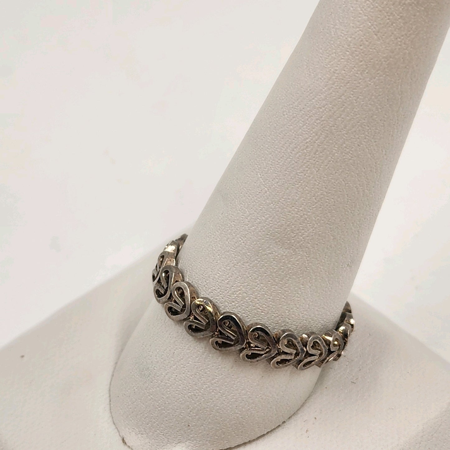 Silver Tone Heart Pattern Ring Vtg Band Style Size 10 Classic Fashion Jewelry