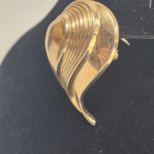 Trifari Gold Tone Leaf Brooch Vintage 2.25" x 2.25" Leaf-Shaped Pin