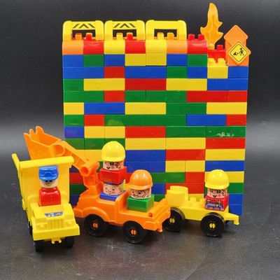 Lot of Mega Bloks 190 Building Blocks and 18 Pcs People Cars Equipment & Tools