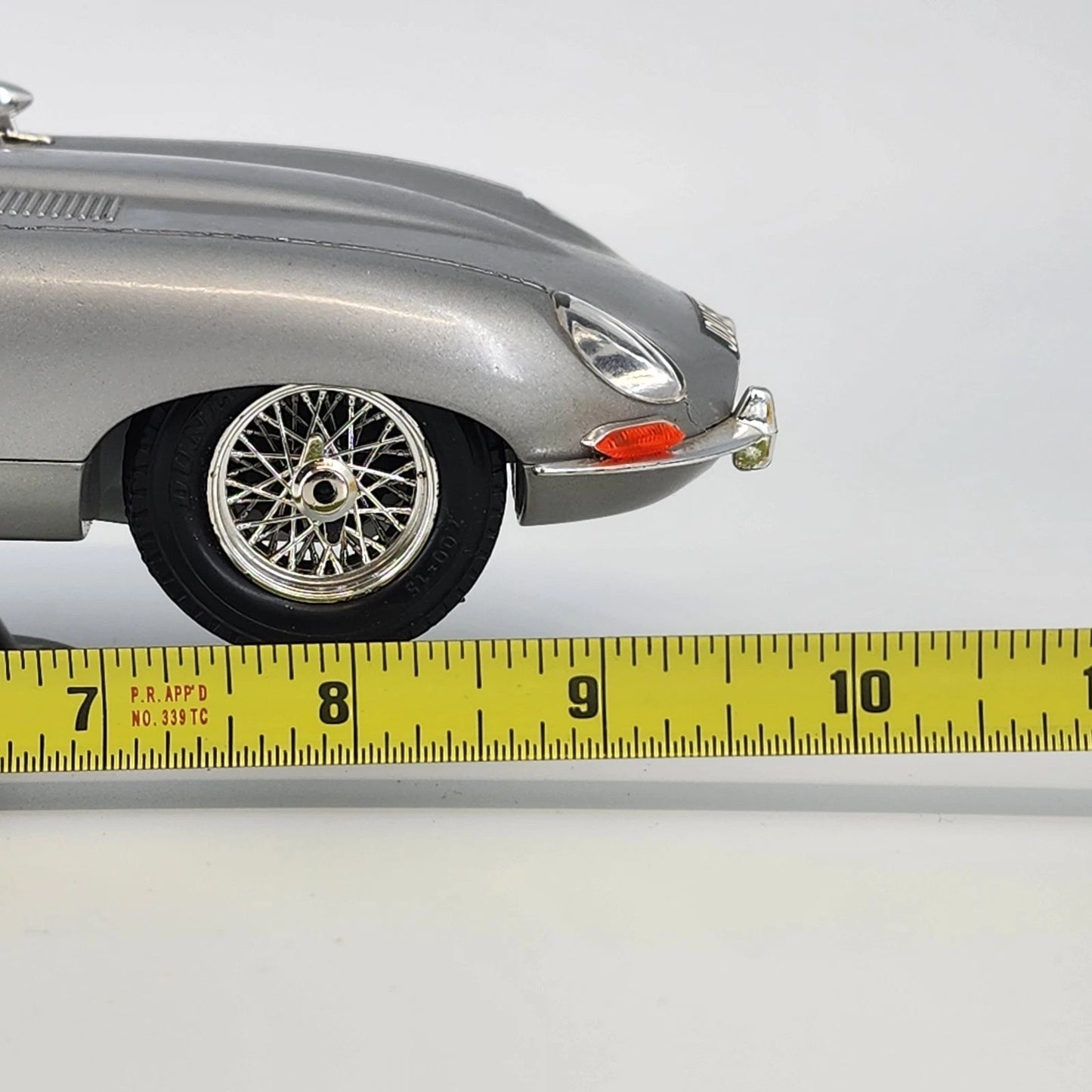 Bburago 1961 Jaguar E-Type Cabriolet Convertible Coupe 1:18 Diecast Model Car
