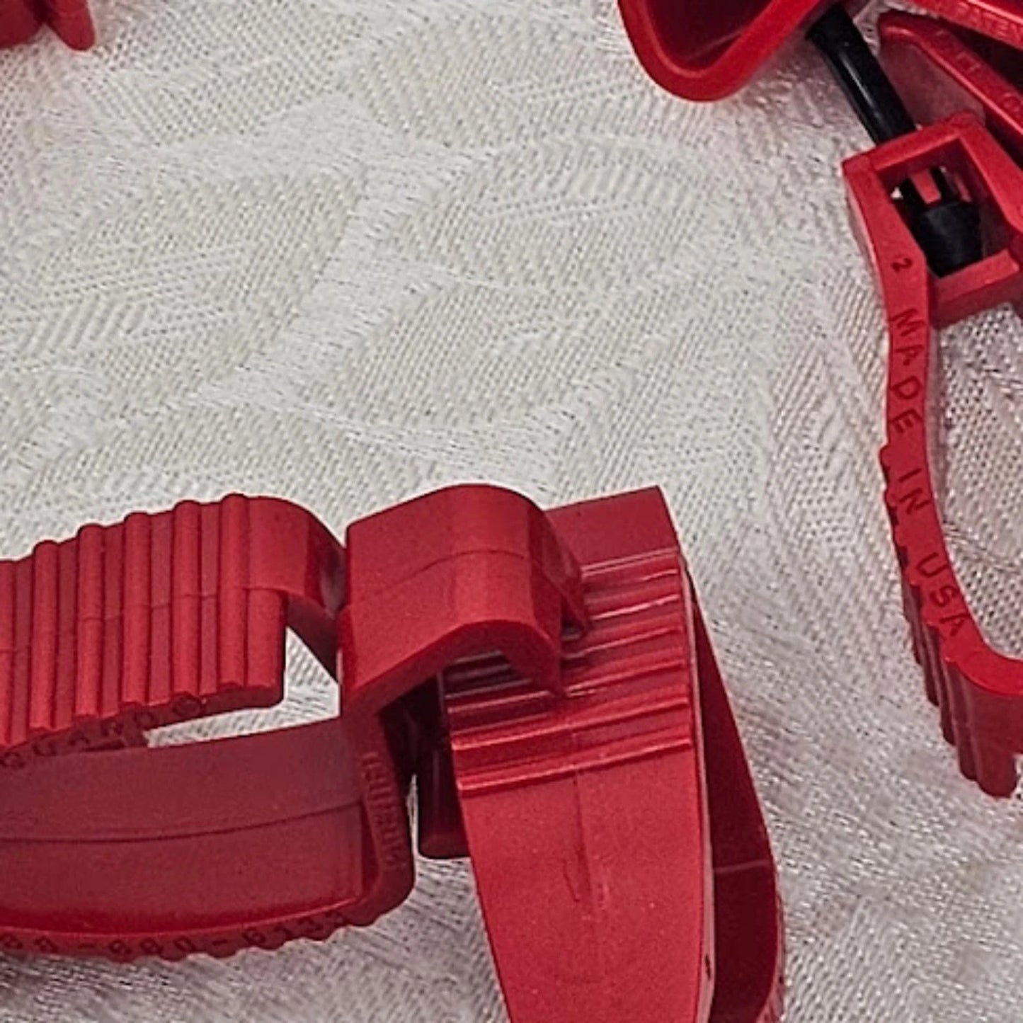 8 pc Glove Guard Utility Clips Belt Clip Breakaway Glove Holders WHOLESALE NOS