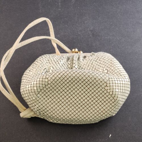 Whiting and Davis White Mesh Hand Bag Purse w Kiss Closure & Shoulder Strap VTG