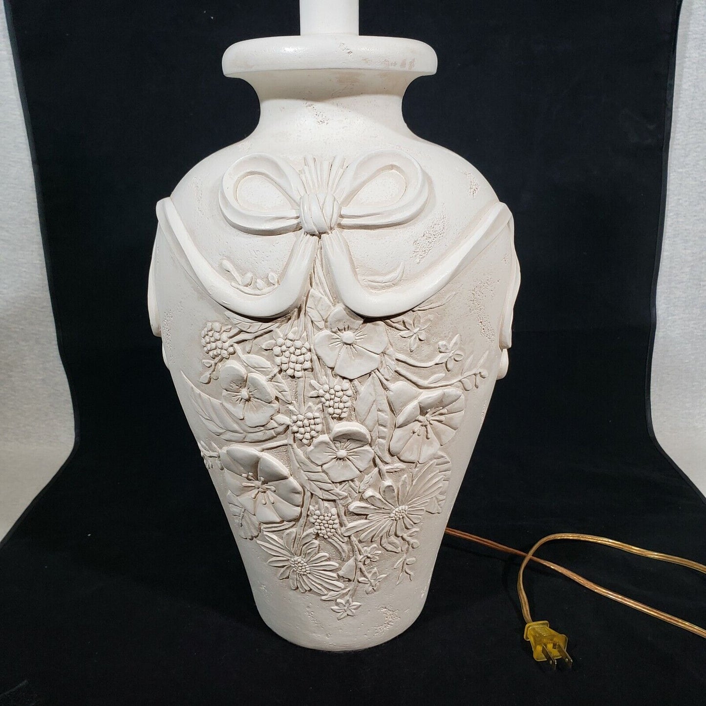 Vintage White Composite Ginger Jar Table Lamp Decorative White Flowers 20" 14 Lb