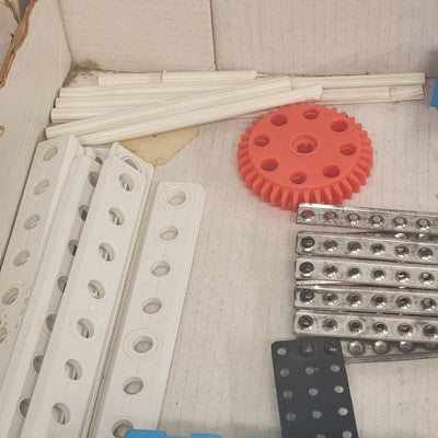 Gabriel Young Erector Set 33005 Incomplete 1973 Gears Toy Ages 3-8 Vintage