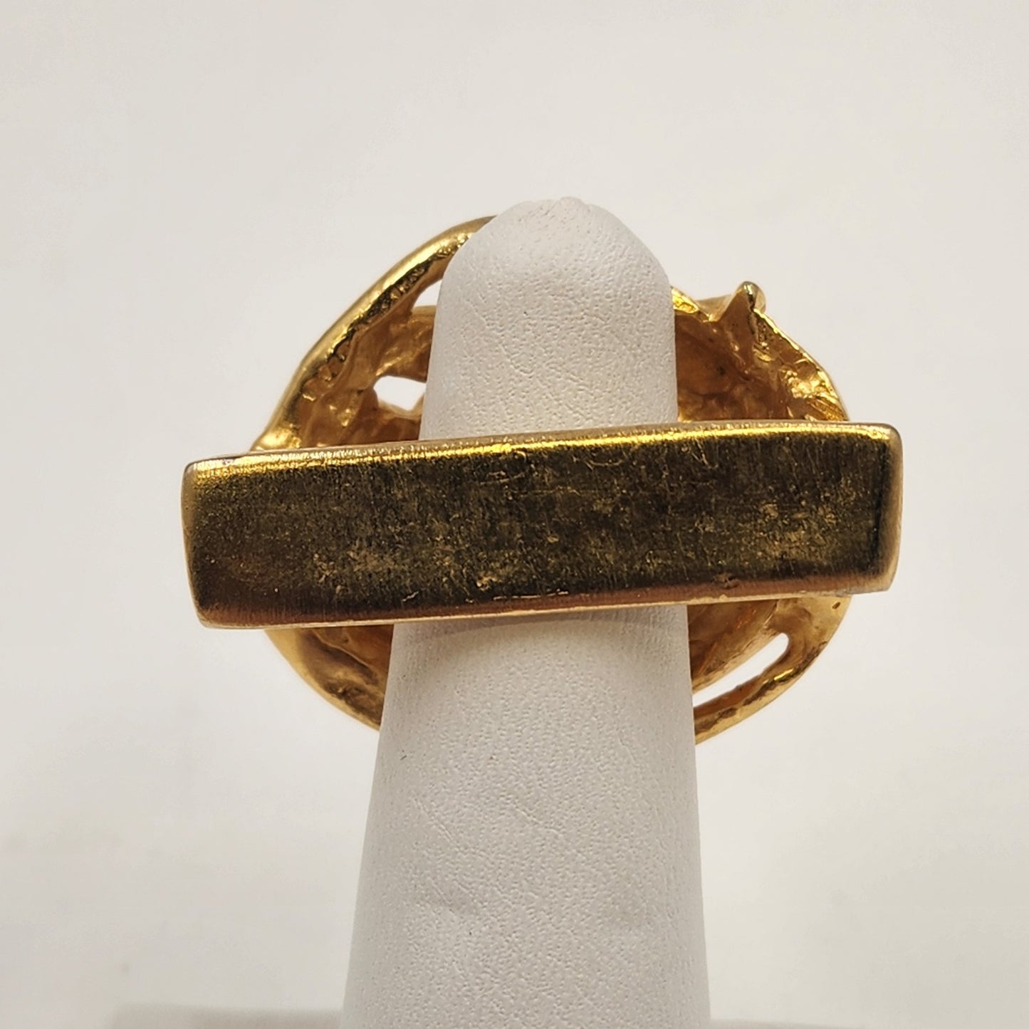 Elegant Gold Tone Love Knot Scarf Slide Neck Handkerchief Holder