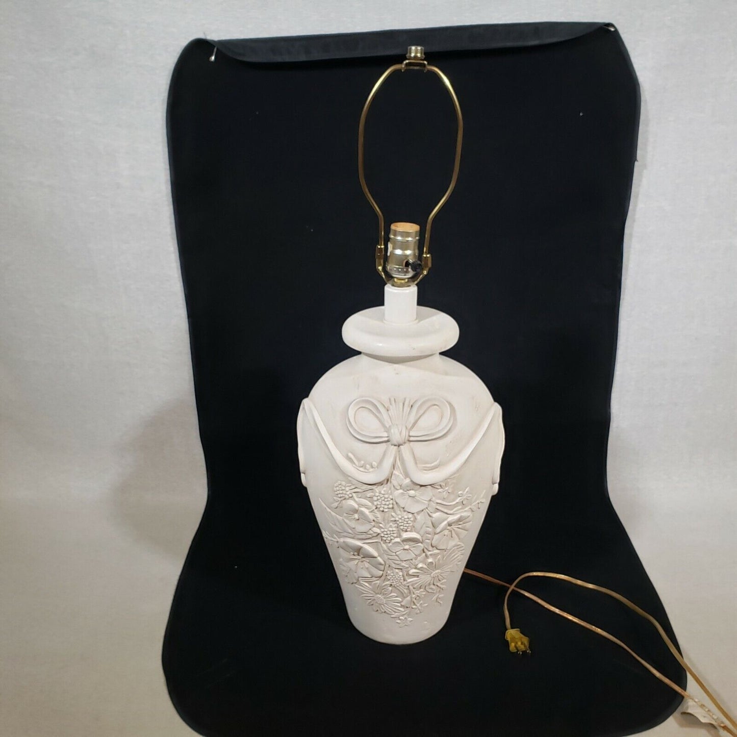 Vintage White Composite Ginger Jar Table Lamp Decorative White Flowers 20" 14 Lb