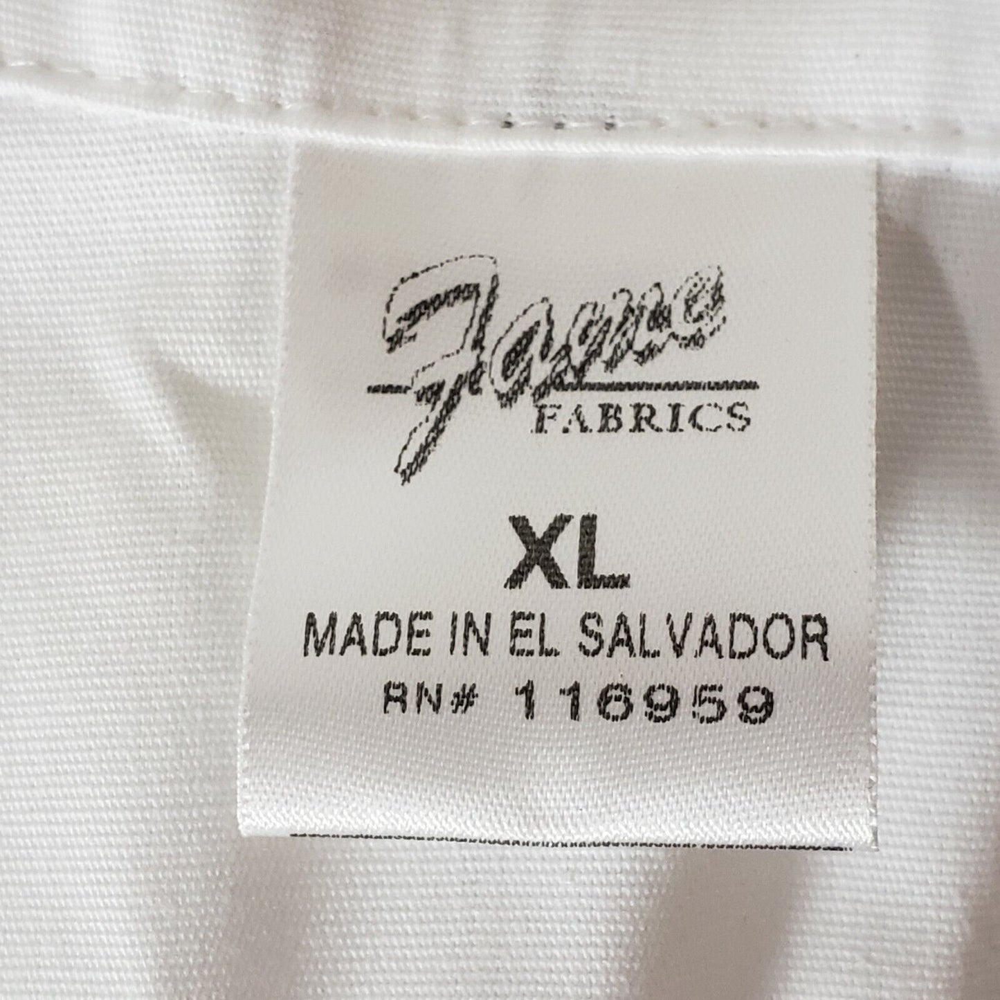 White Women's Lab Coat XL Fame Fabrics L1 Left Chest Pocket 2 Lower Pockets