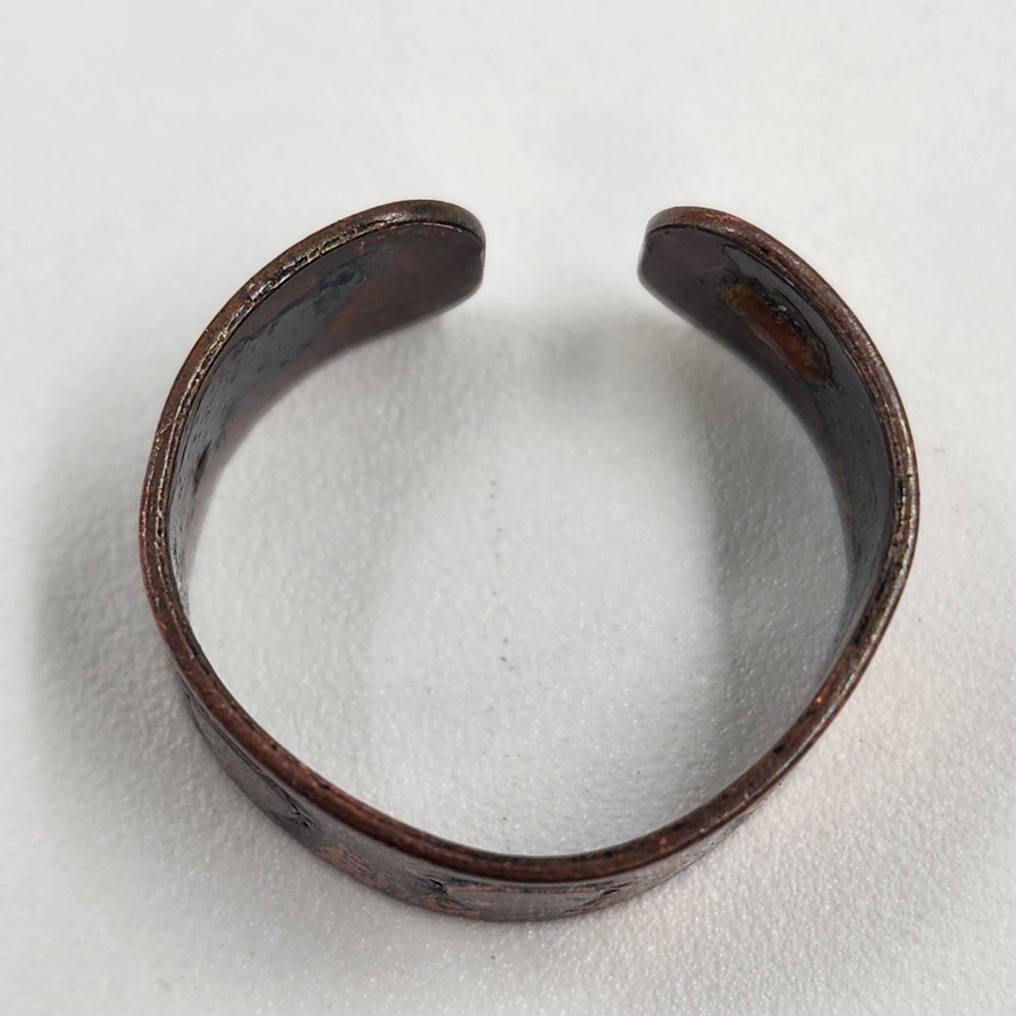 Rustic Copper Band Open Shank Ring with 5 Engraved Horseshoes for Luck