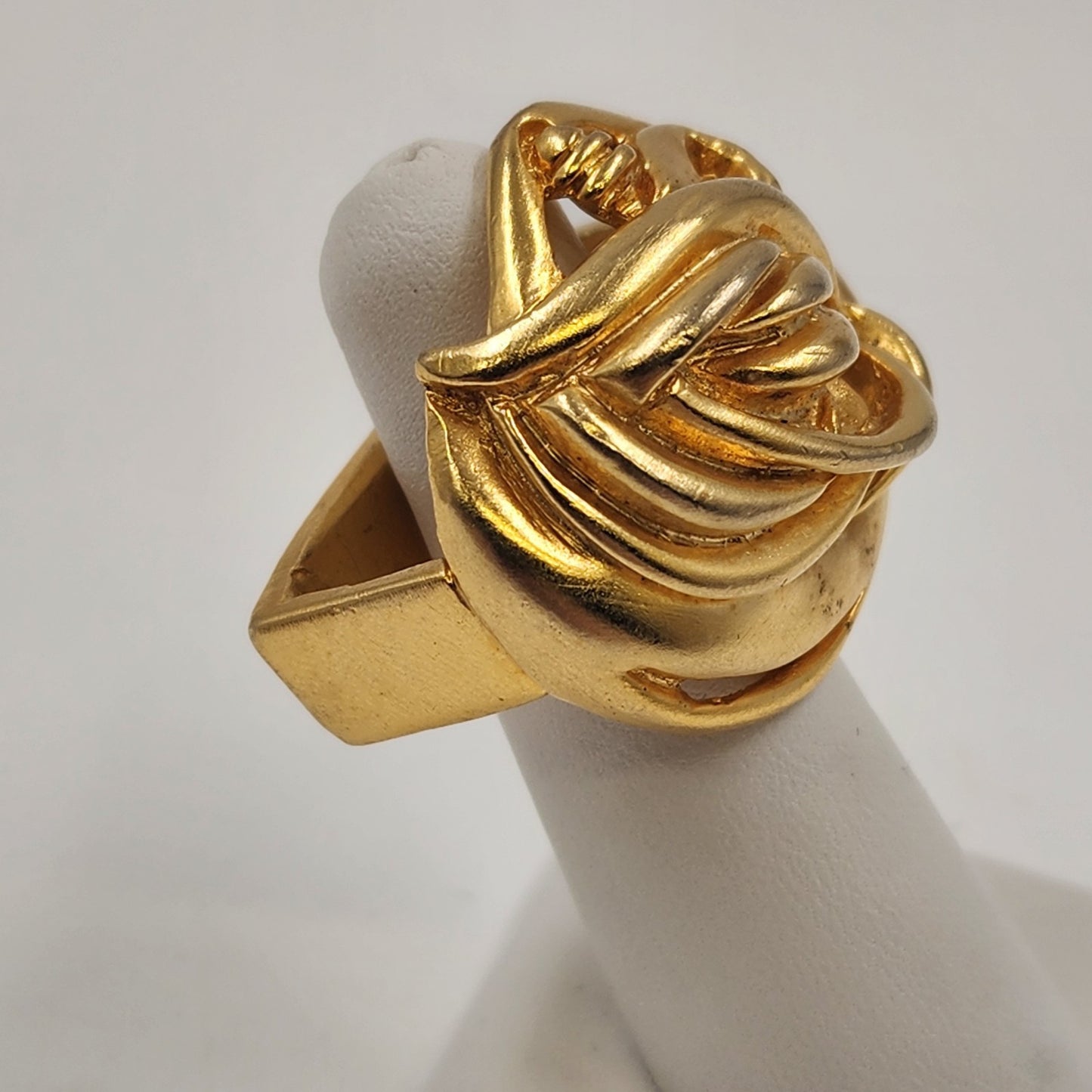 Elegant Gold Tone Love Knot Scarf Slide Neck Handkerchief Holder