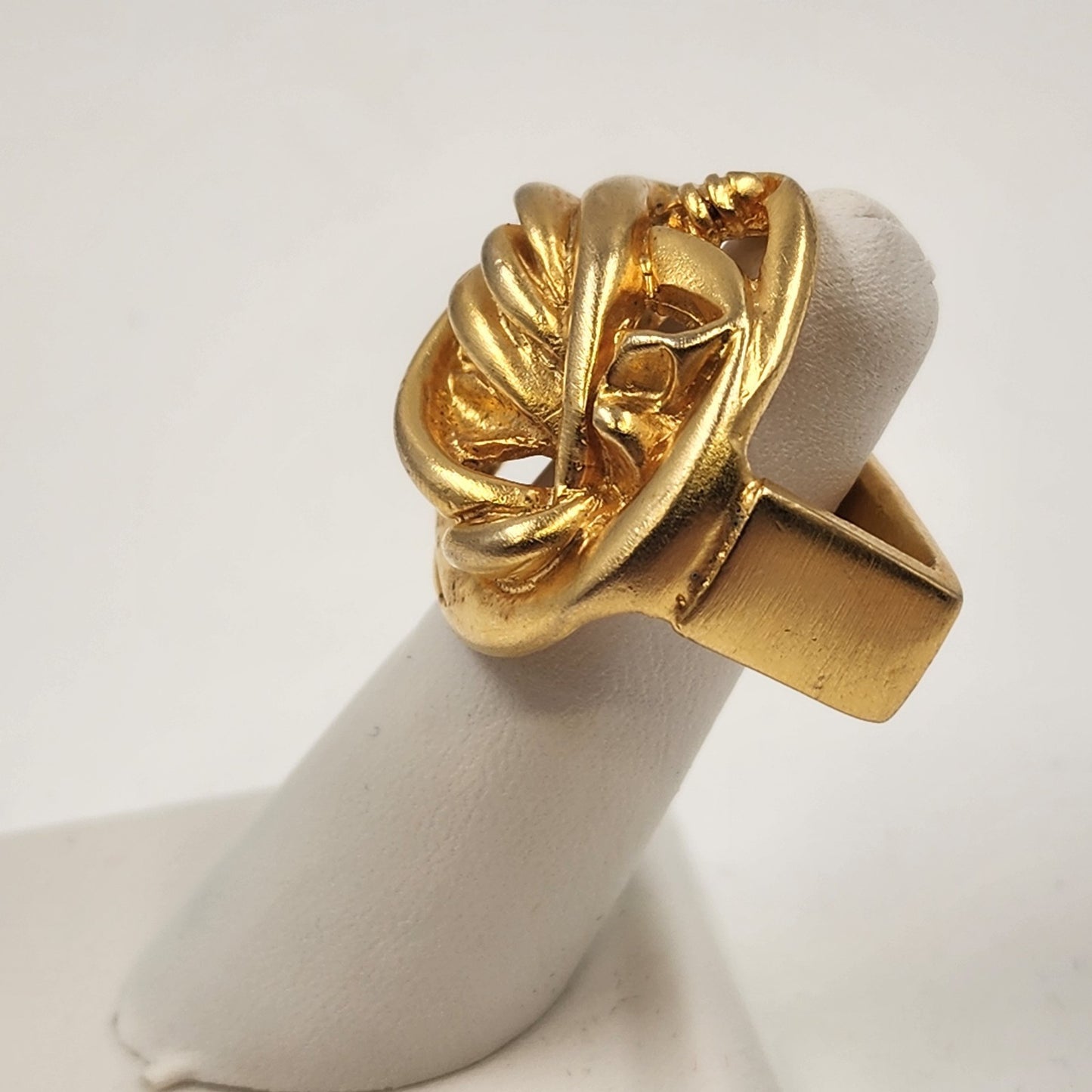Elegant Gold Tone Love Knot Scarf Slide Neck Handkerchief Holder
