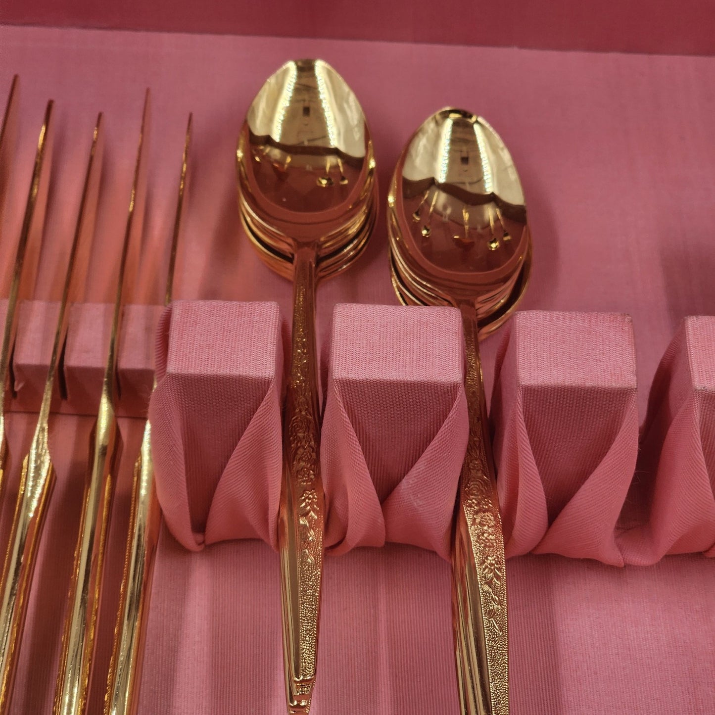 JH Carlyle 41 Pc 12 Place Setting Golden Bouquet Flatware Set w/ Large Maple Case