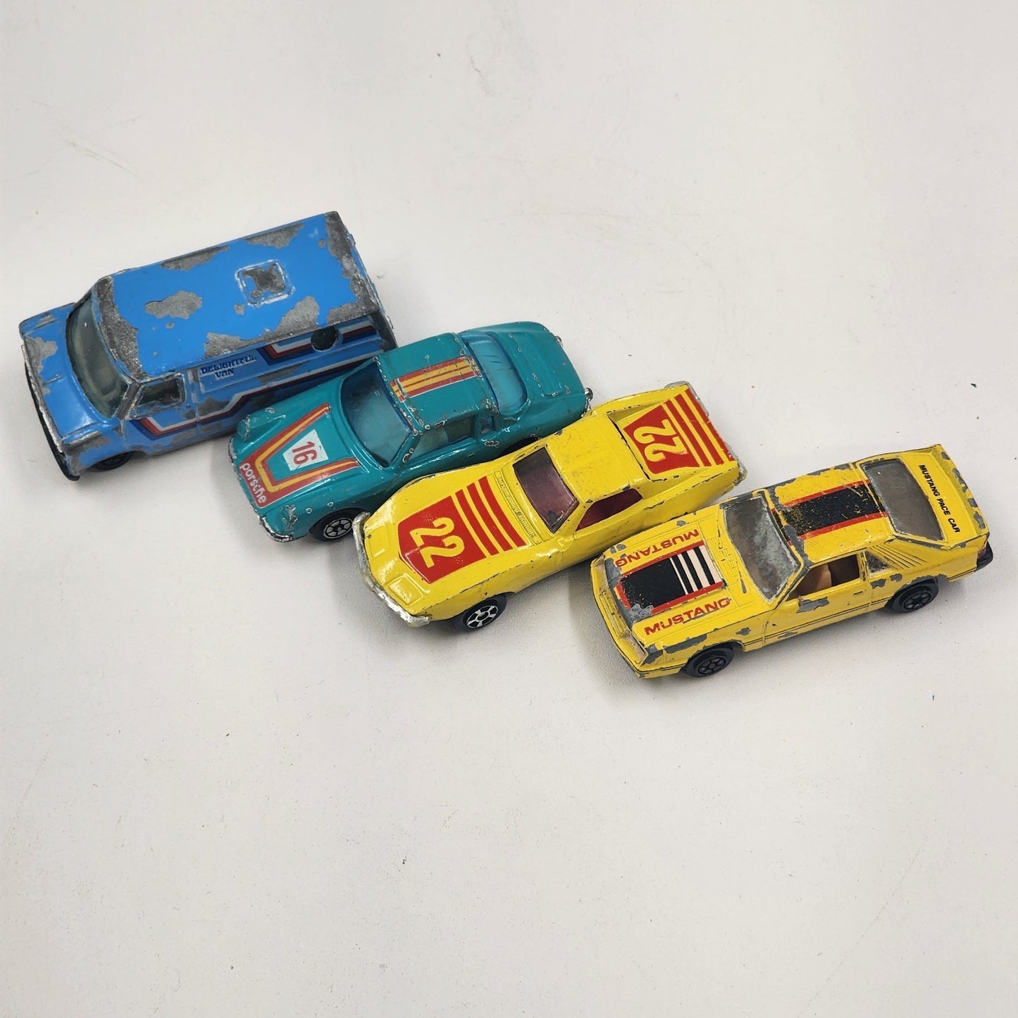4 Yatming Diecast Car Toys Blue Delightful Van Porche #16 Yellow Car #22 Mustang