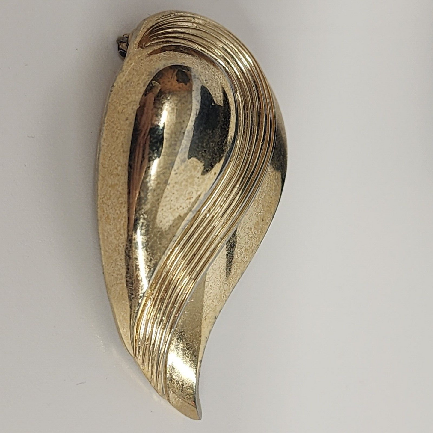 Trifari Gold Tone Leaf Brooch Vintage 2.25" x 2.25" Leaf-Shaped Pin