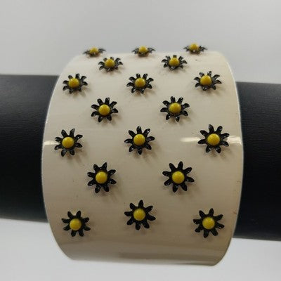 Vintage Hard Plastic Floral Cuff Bracelet – Gold-Tone Interior with Black & Yellow Flowers – Retro Lucite-Style Bangle – 1960s Statement Jewelry