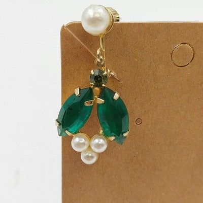 Gold Tone White Faux Pearl & Faceted Green Leaf Emerald Dangle Clip On Earrings