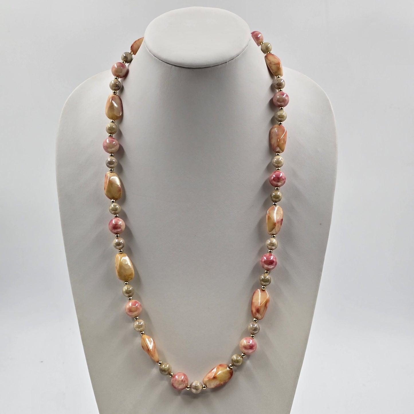 Pink Peach Coral Shiny Faux Jade Stone Acrylic Beads in Gold Tone Necklace 14.5"