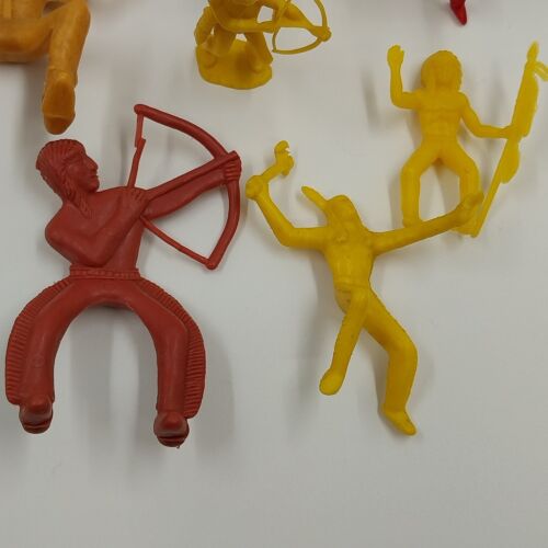 23 Plastic Toy Figures 1950s Cowboys Indians Soldiers Frontiersmen 2"-3"
