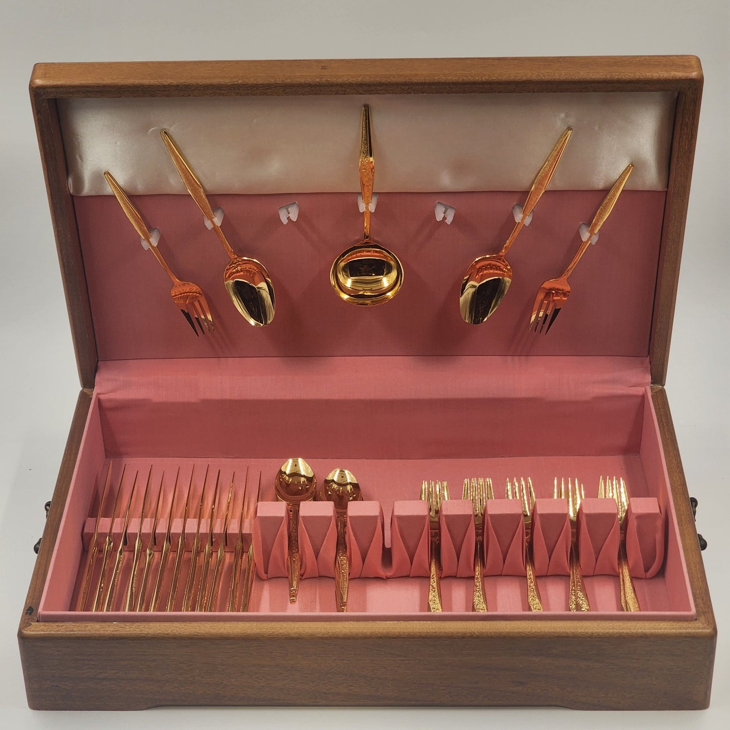 JH Carlyle 41 Pc 12 Place Setting Golden Bouquet Flatware Set w/ Large Maple Case