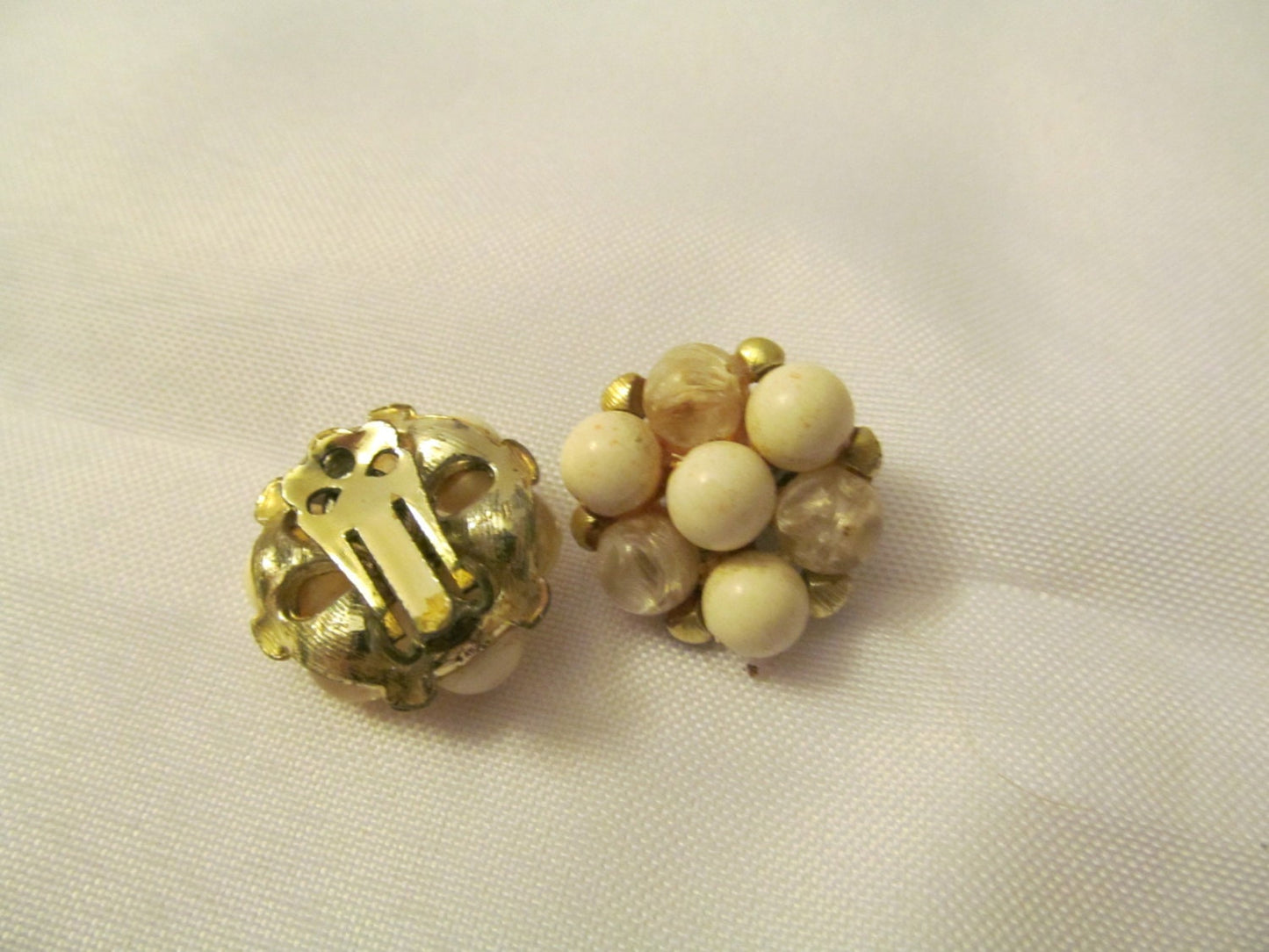 Vintage Pearl Look Bead Clip Style Earrings White & Clear