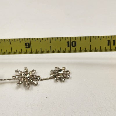 Silver Tone Chain Rhinestone Starburst Flower Pendant 10" Long Necklace Lobster