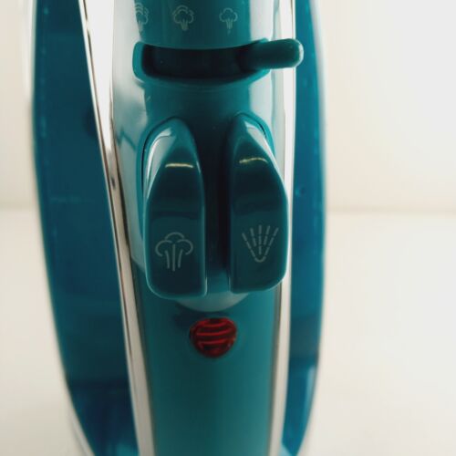 Sunbeam Steam Master Iron Retractable Cord Tested Works 1400W Blue Chrome