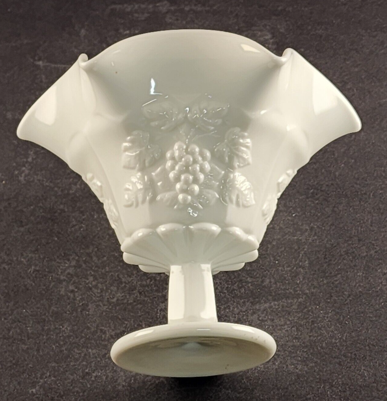 Westmoreland Milk Glass Pedestal 6 Sides Compote White Grape Vines 6¼" Tall EUC