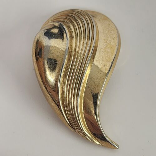 Trifari Gold Tone Leaf Brooch Vintage 2.25" x 2.25" Leaf-Shaped Pin