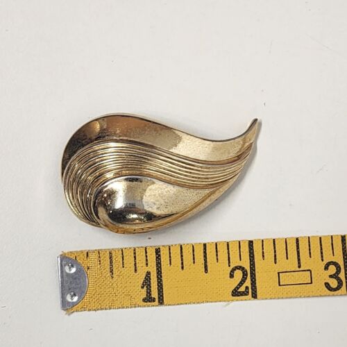 Trifari Gold Tone Leaf Brooch Vintage 2.25" x 2.25" Leaf-Shaped Pin