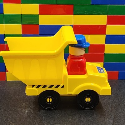 Lot of Mega Bloks 190 Building Blocks and 18 Pcs People Cars Equipment & Tools