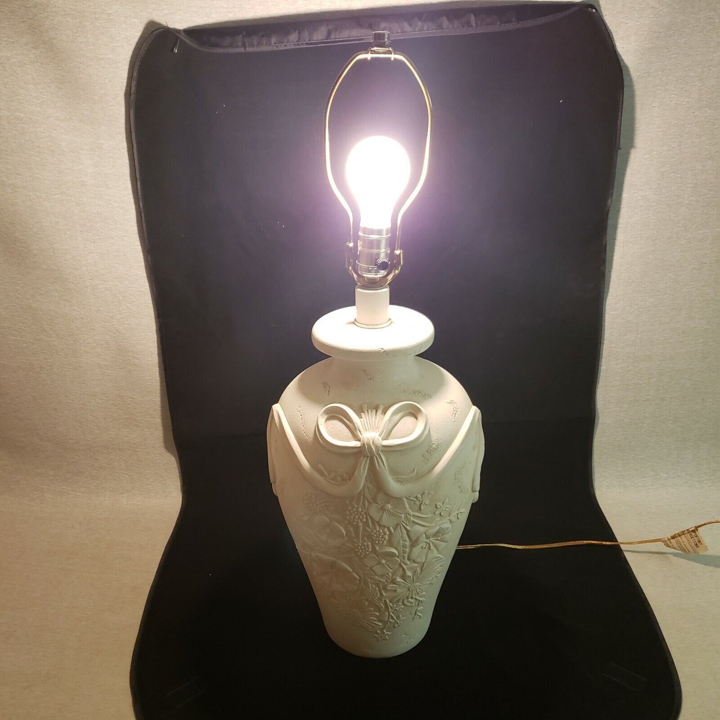 Vintage White Composite Ginger Jar Table Lamp Decorative White Flowers 20" 14 Lb