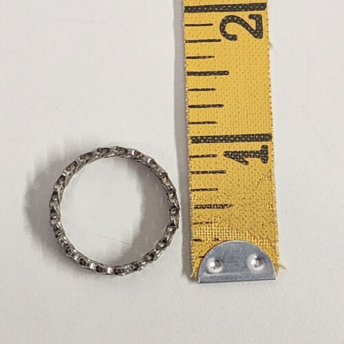Silver Tone Heart Pattern Ring Vtg Band Style Size 10 Classic Fashion Jewelry
