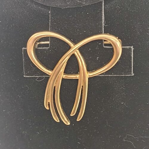 Trifari Signed Gold Tone Bow Brooch Multiple Ends Design 2" x 1.5" Vintage