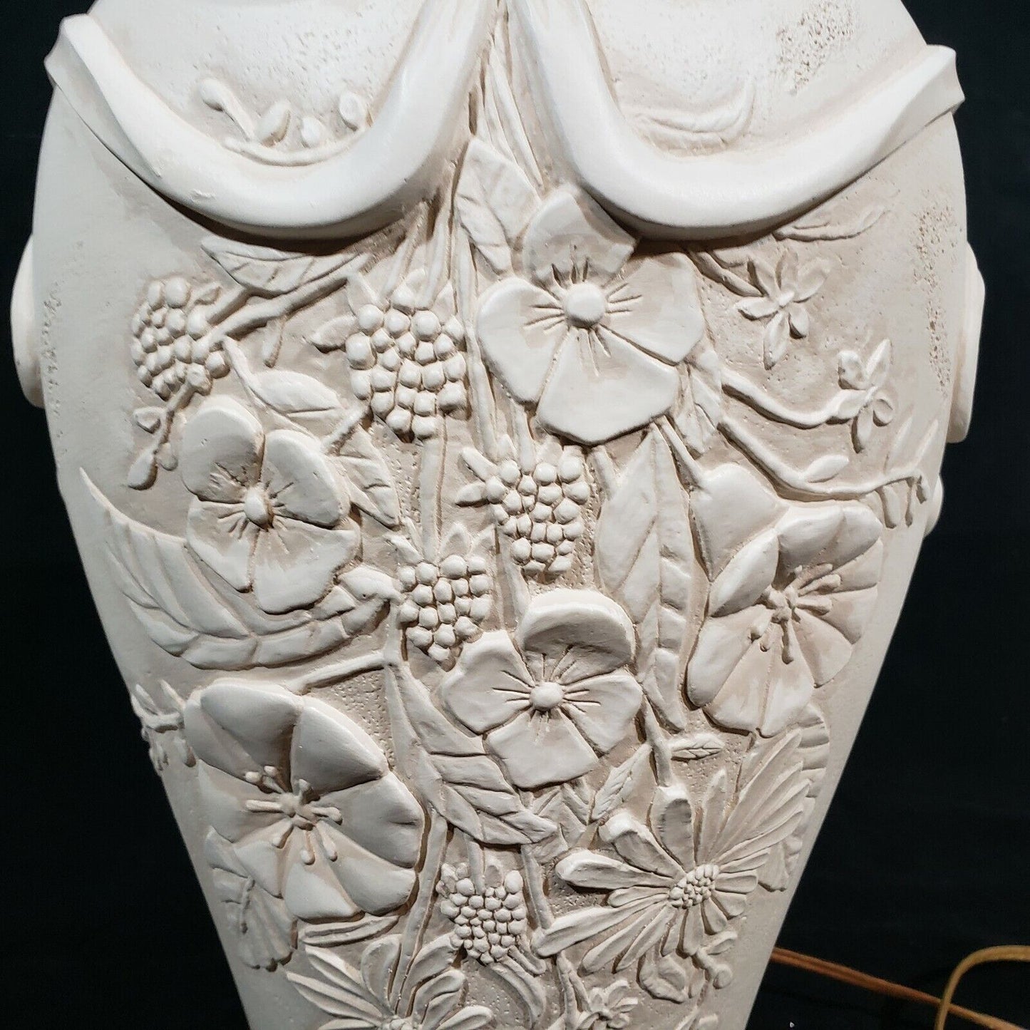 Vintage White Composite Ginger Jar Table Lamp Decorative White Flowers 20" 14 Lb