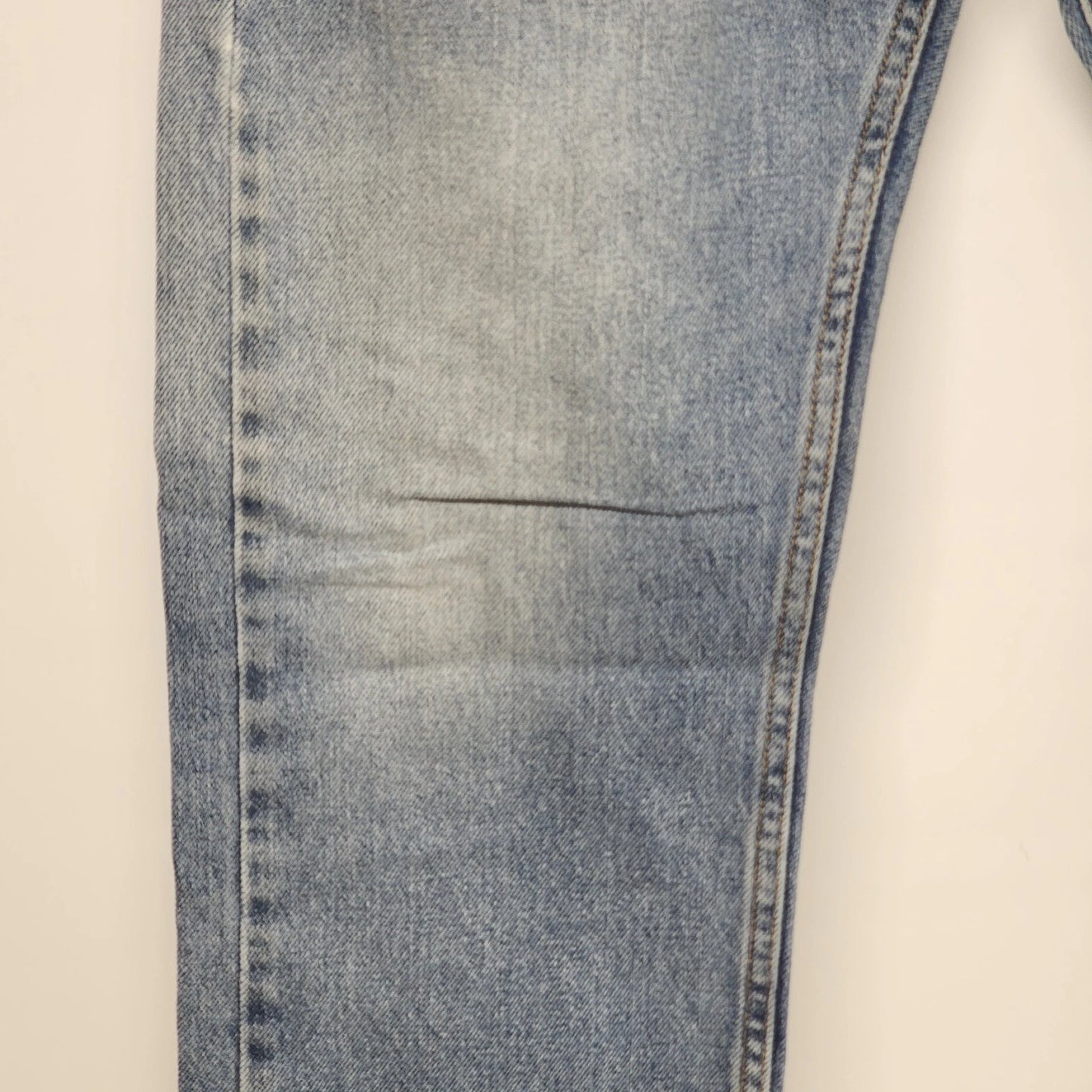 Levi’s 505 Men's Straight Fit Jeans 32x30 Medium Wash Distressed Blue Denim