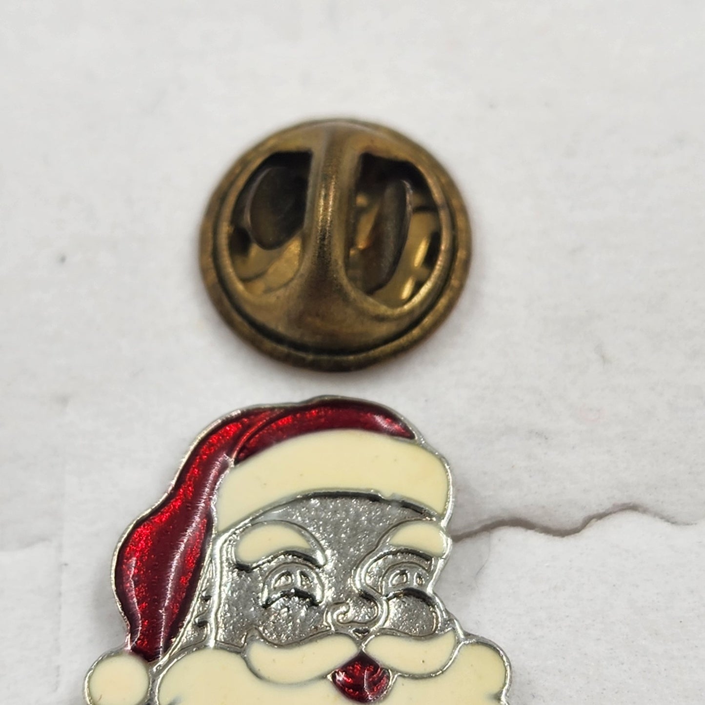 Christmas Santa Claus Head Enamel Brooch Lapel Pin Red White Gold Tone Vintage