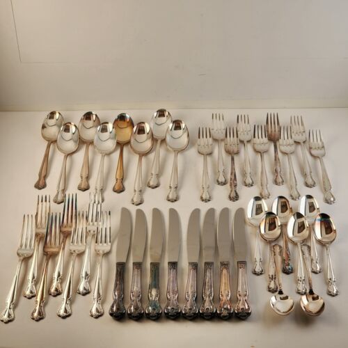Daybreak Elegant Lady Pattern Rogers Bros IS Silverplate 40 Pieces Service for 8