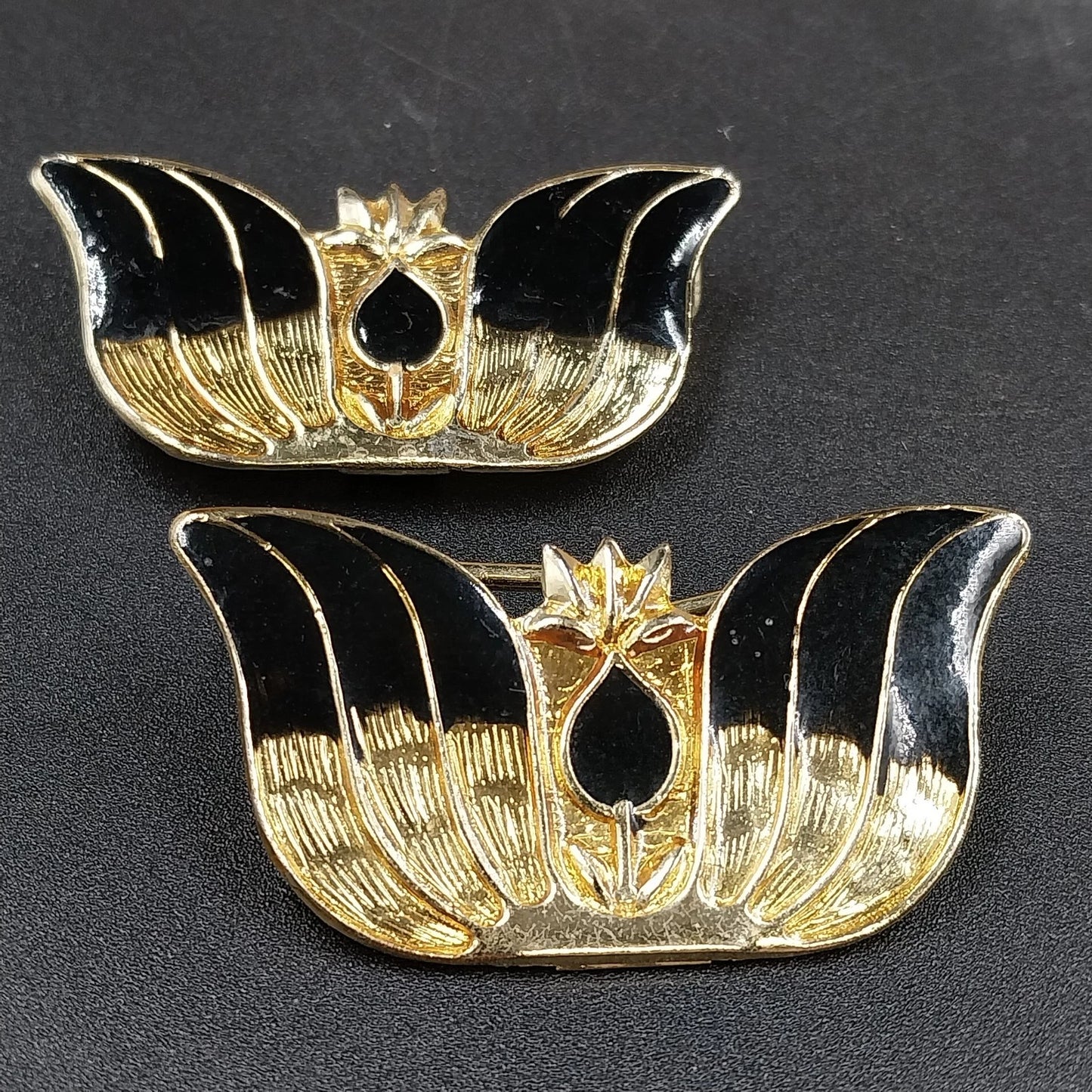 Hexafoil Design Scarf Holders Brooch Clip Gold Tone & Black Enamel Tulip Shaped