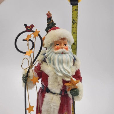 Vintage Santa Claus Figurine – Holding Staff & Gift Bag with Stars – Classic Christmas Resin/Ceramic Holiday Decoration – Mantel or Tabletop Display