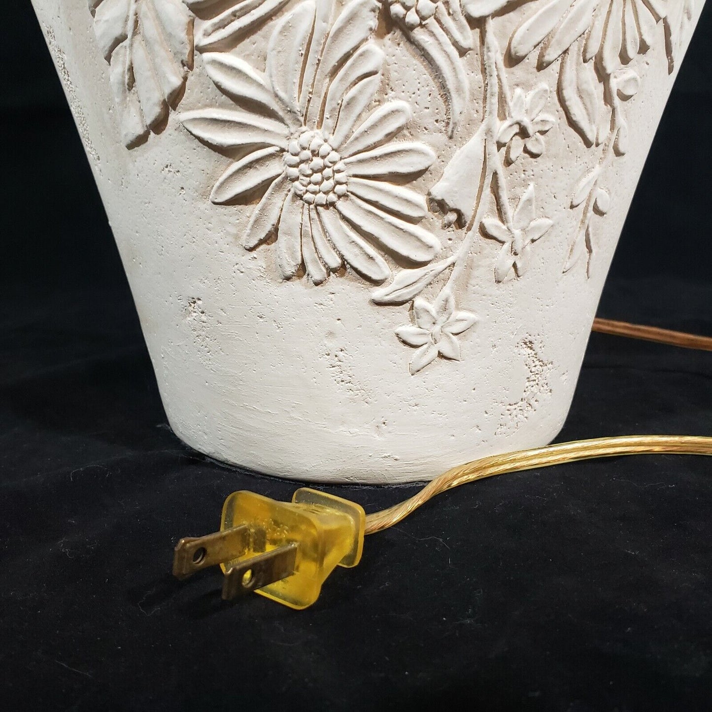 Vintage White Composite Ginger Jar Table Lamp Decorative White Flowers 20" 14 Lb