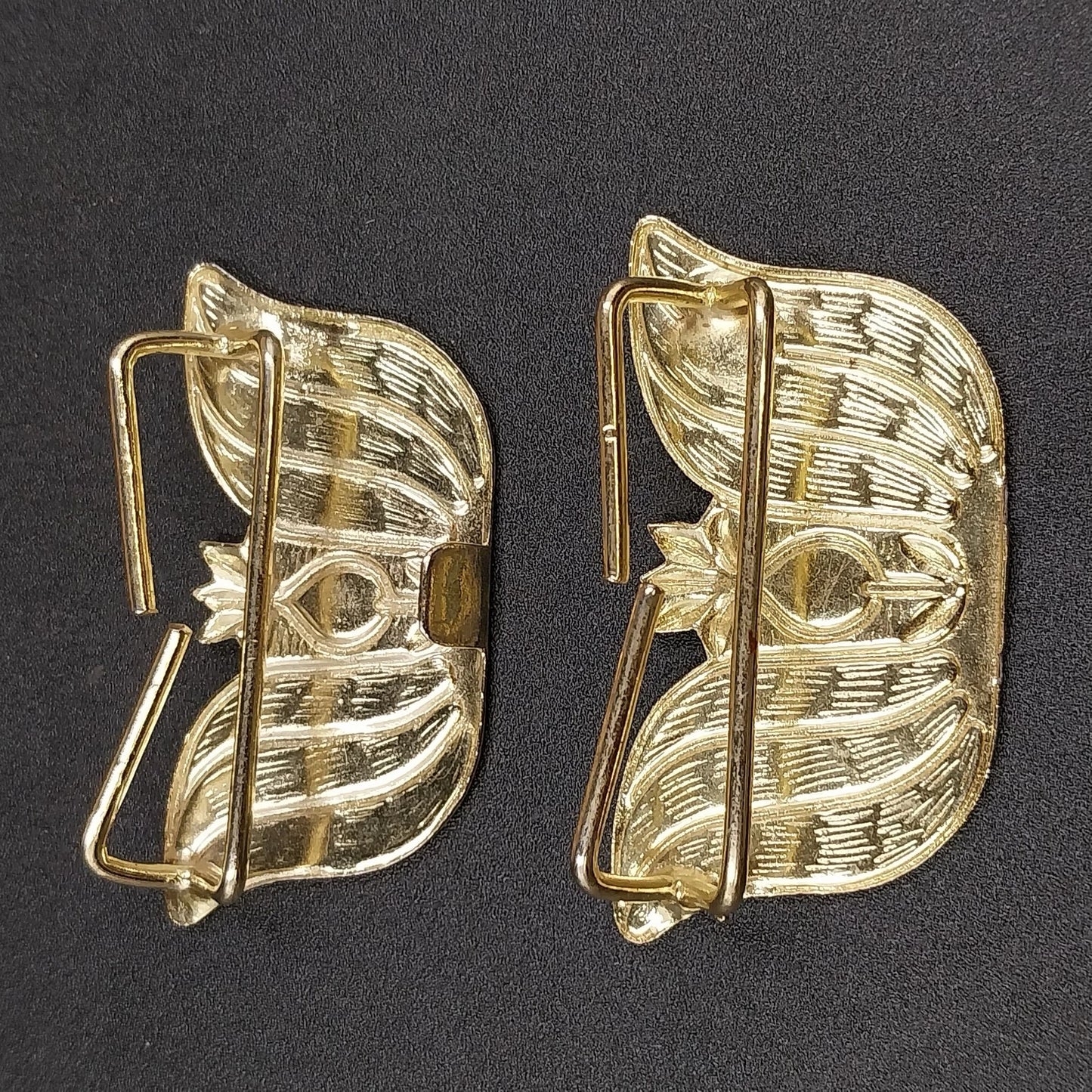 Hexafoil Design Scarf Holders Brooch Clip Gold Tone & Black Enamel Tulip Shaped