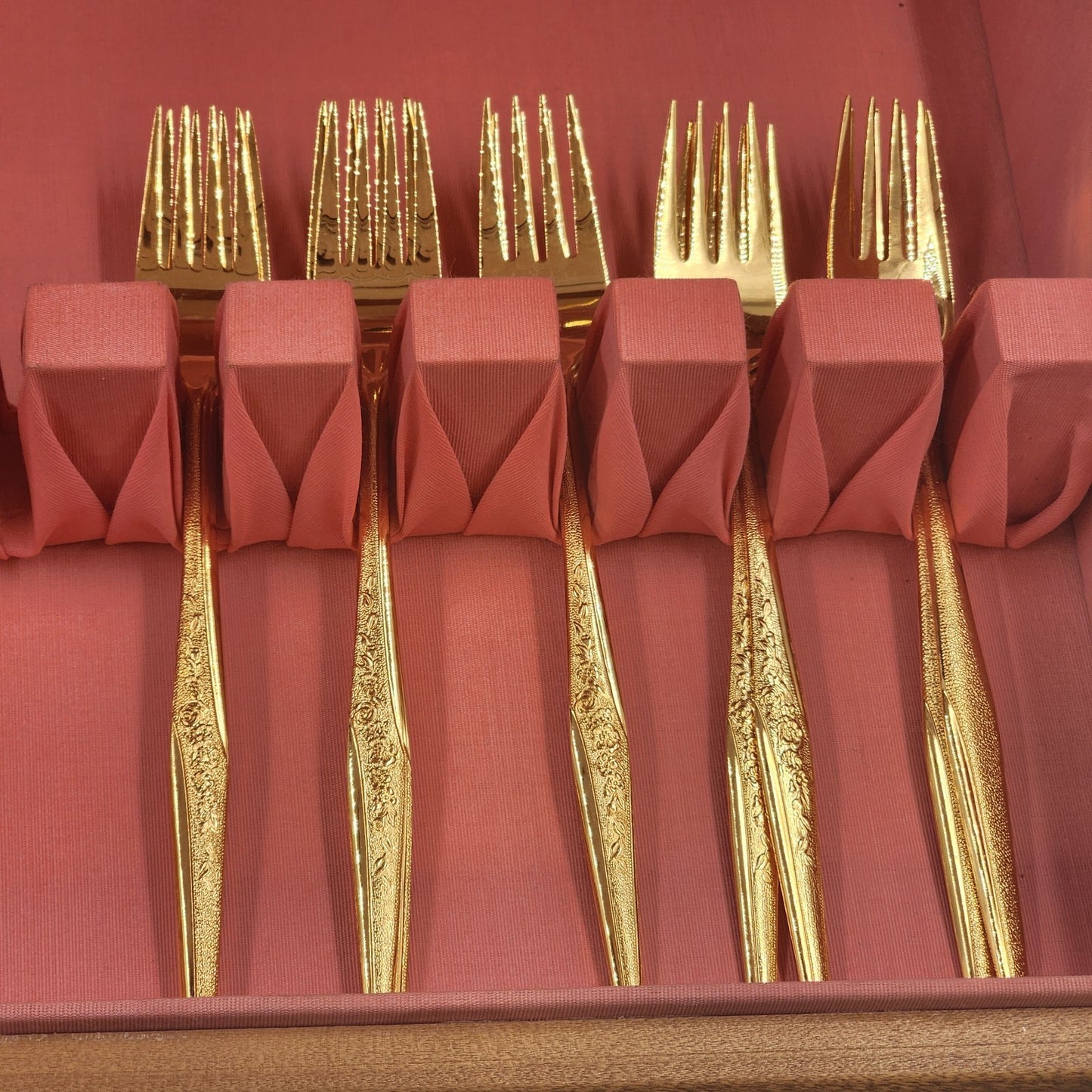 JH Carlyle 41 Pc 12 Place Setting Golden Bouquet Flatware Set w/ Large Maple Case
