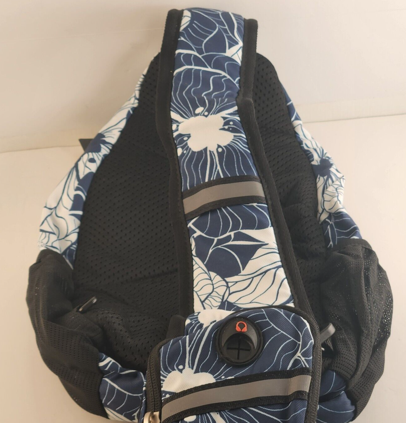 Nevo Rhino Sling Crossbody Backpack Side Bag Blue And White Floral Design NOS